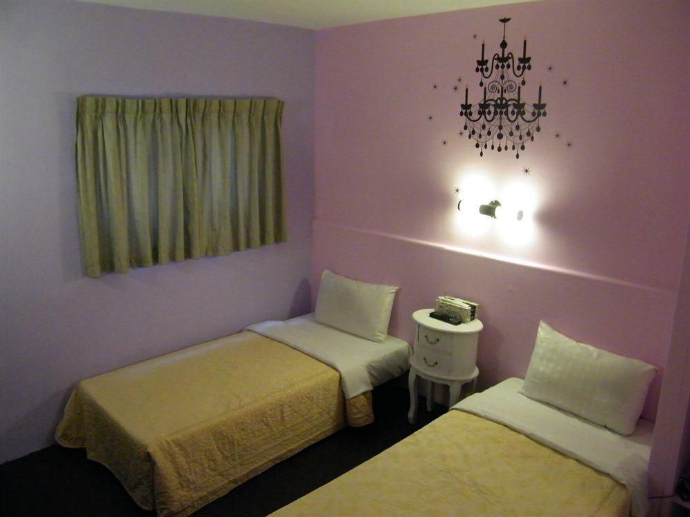 Ting B&B Hotel Kaohsiung Bagian luar foto