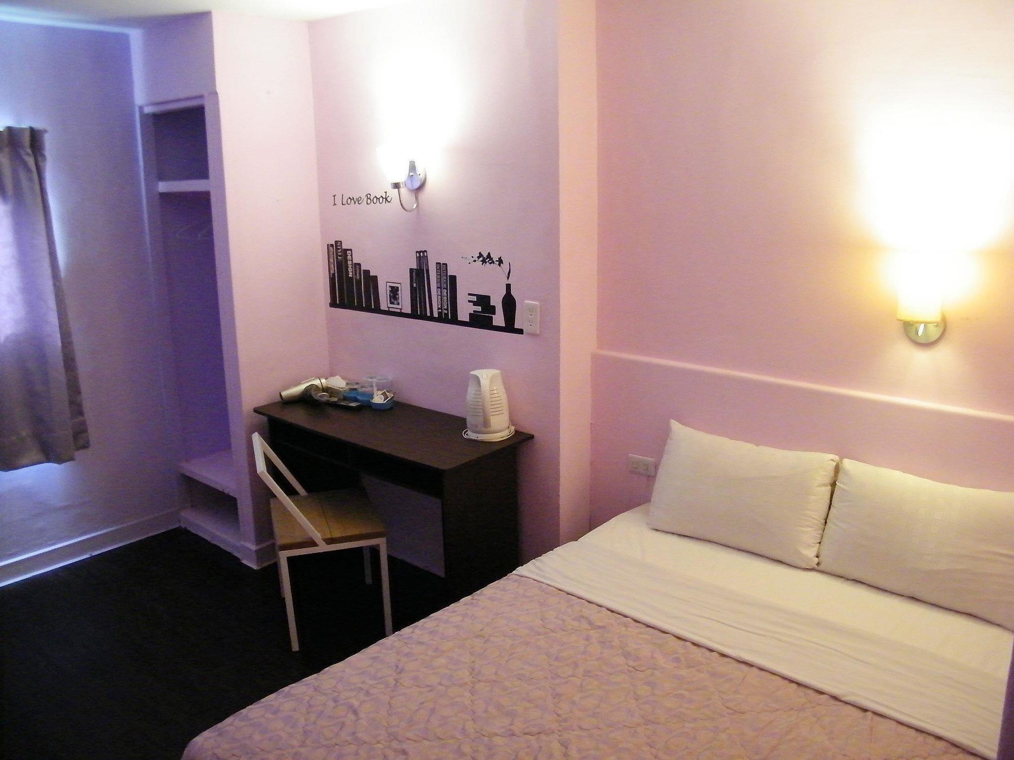 Ting B&B Hotel Kaohsiung Bagian luar foto
