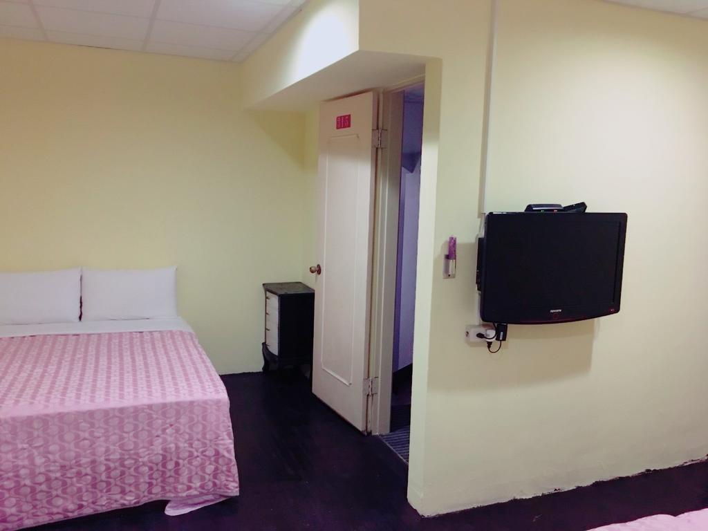 Ting B&B Hotel Kaohsiung Bagian luar foto