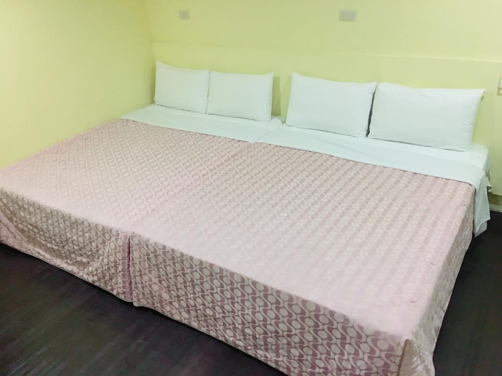Ting B&B Hotel Kaohsiung Bagian luar foto