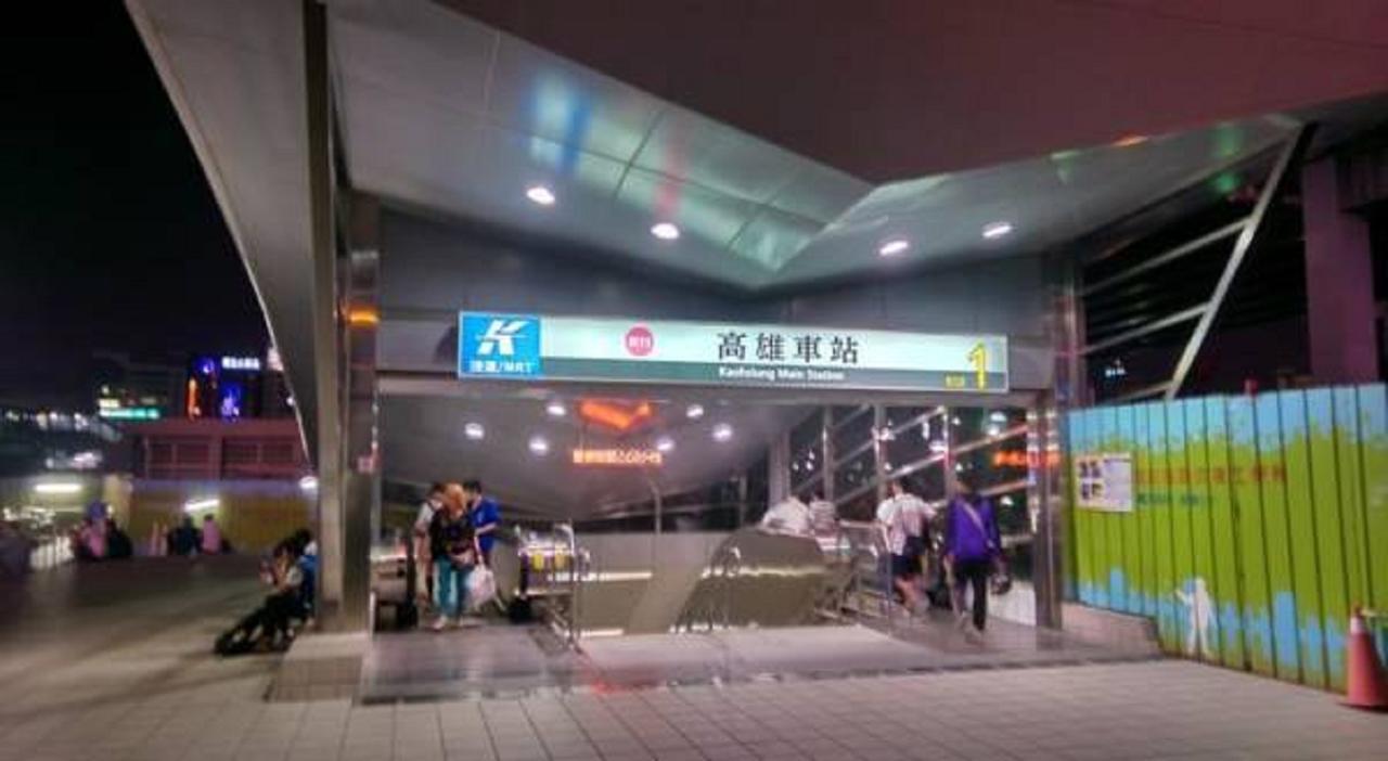 Ting B&B Hotel Kaohsiung Bagian luar foto