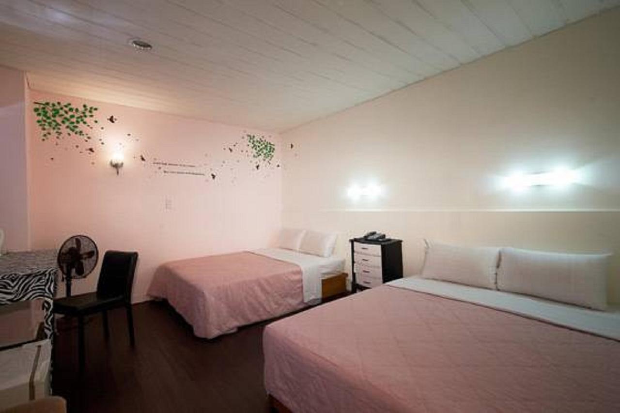 Ting B&B Hotel Kaohsiung Bagian luar foto