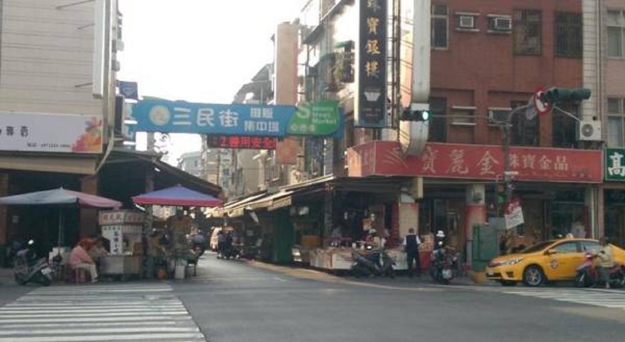 Ting B&B Hotel Kaohsiung Bagian luar foto