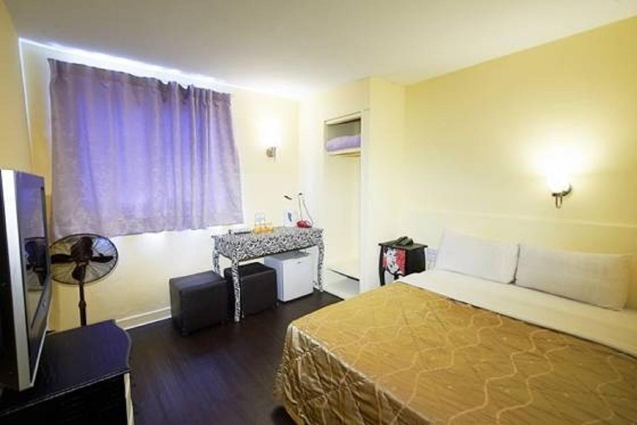 Ting B&B Hotel Kaohsiung Bagian luar foto