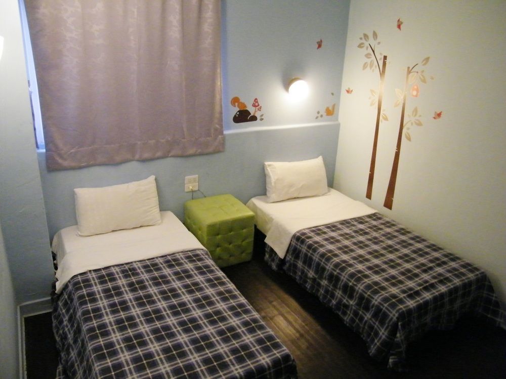 Ting B&B Hotel Kaohsiung Bagian luar foto