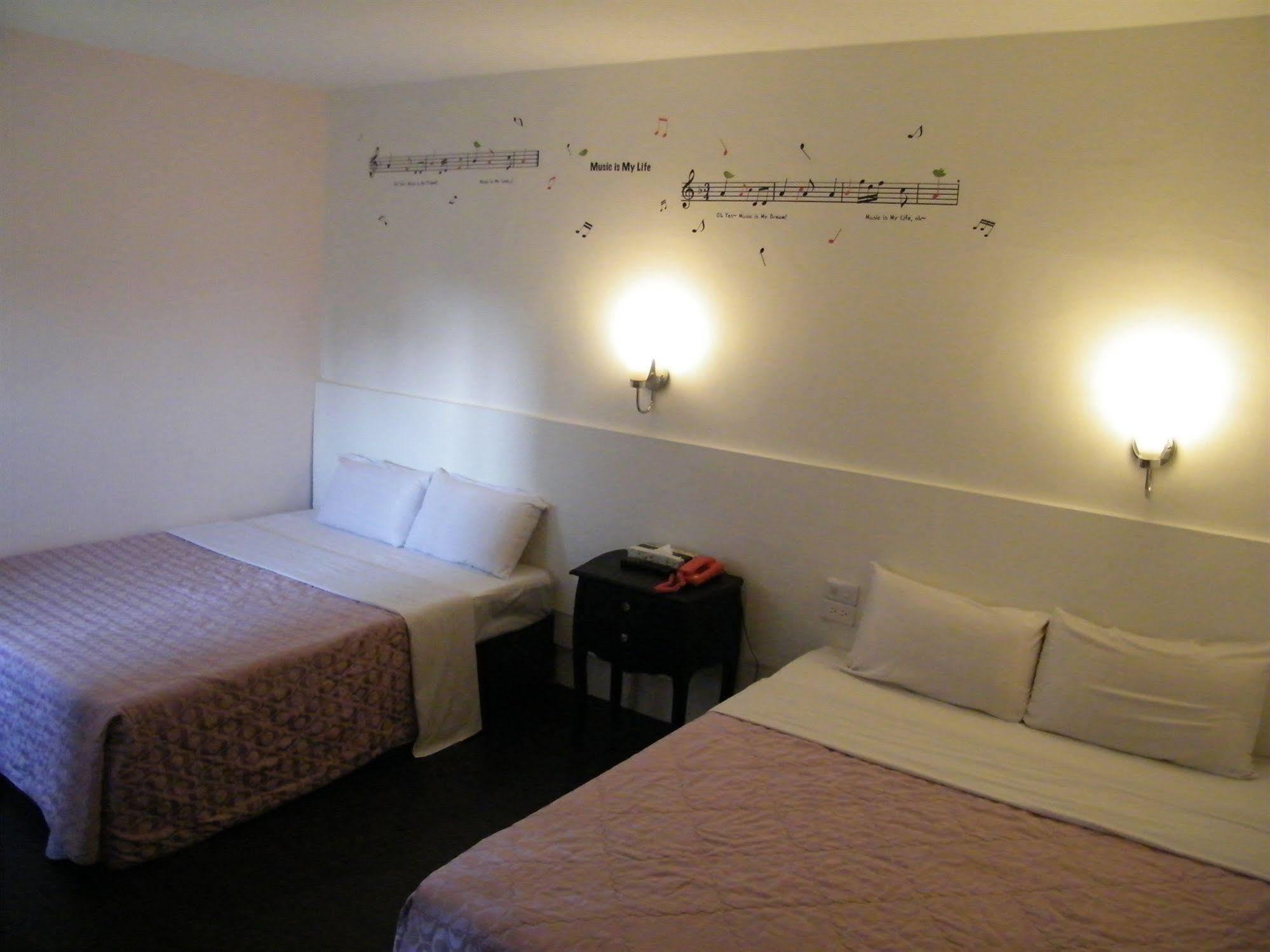 Ting B&B Hotel Kaohsiung Bagian luar foto