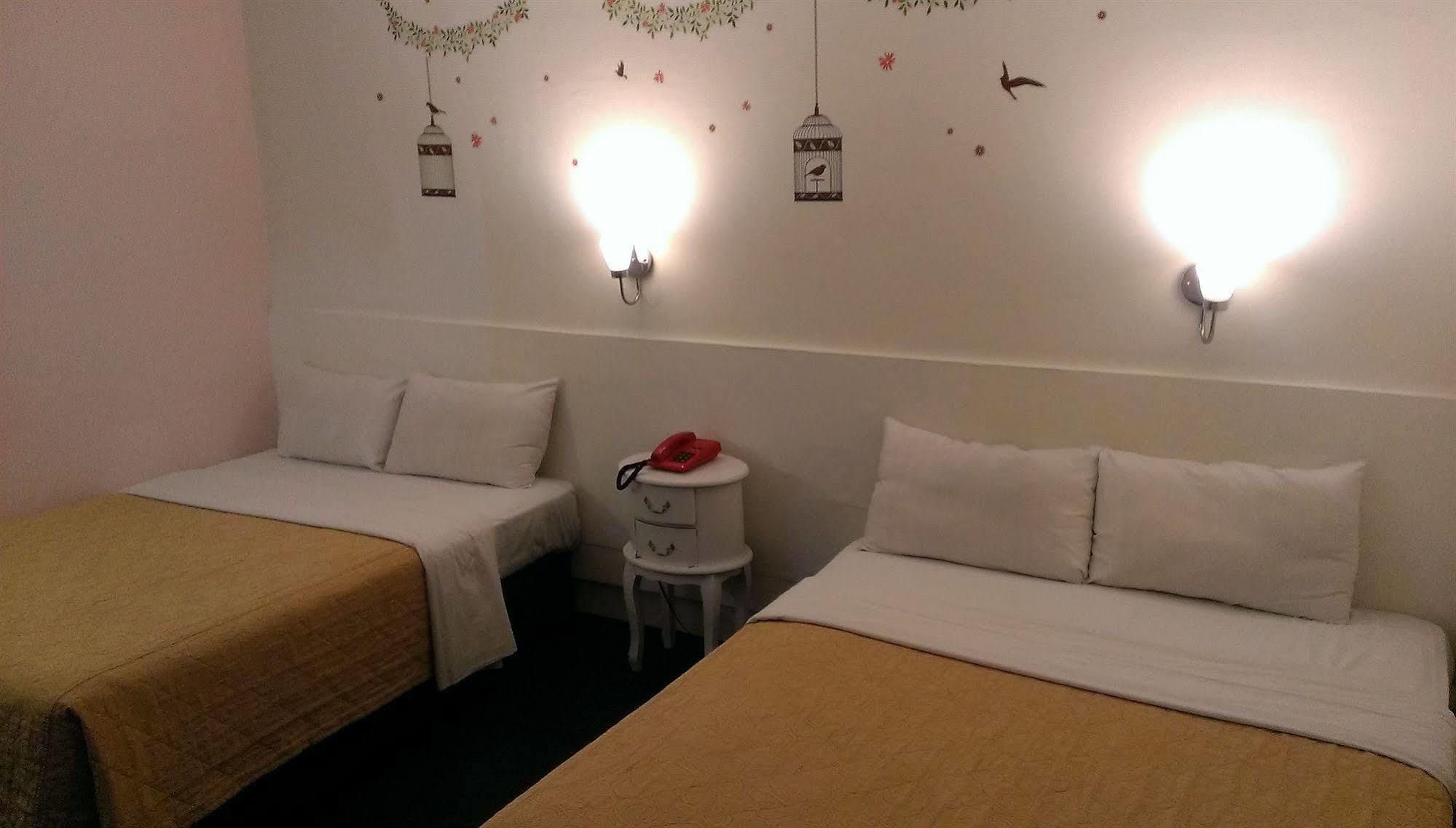 Ting B&B Hotel Kaohsiung Bagian luar foto