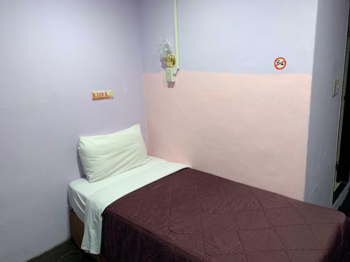 Ting B&B Hotel Kaohsiung Bagian luar foto