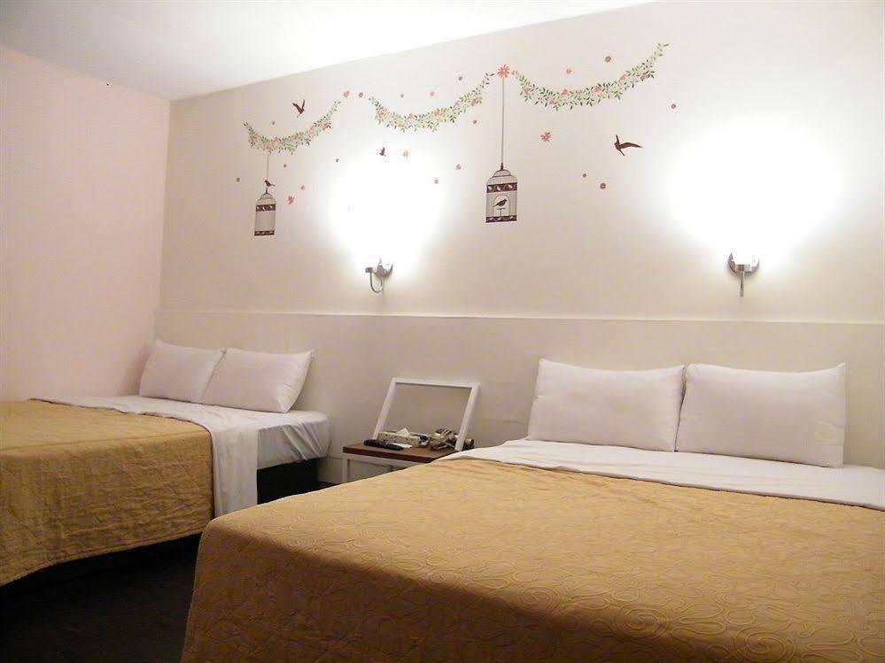 Ting B&B Hotel Kaohsiung Bagian luar foto