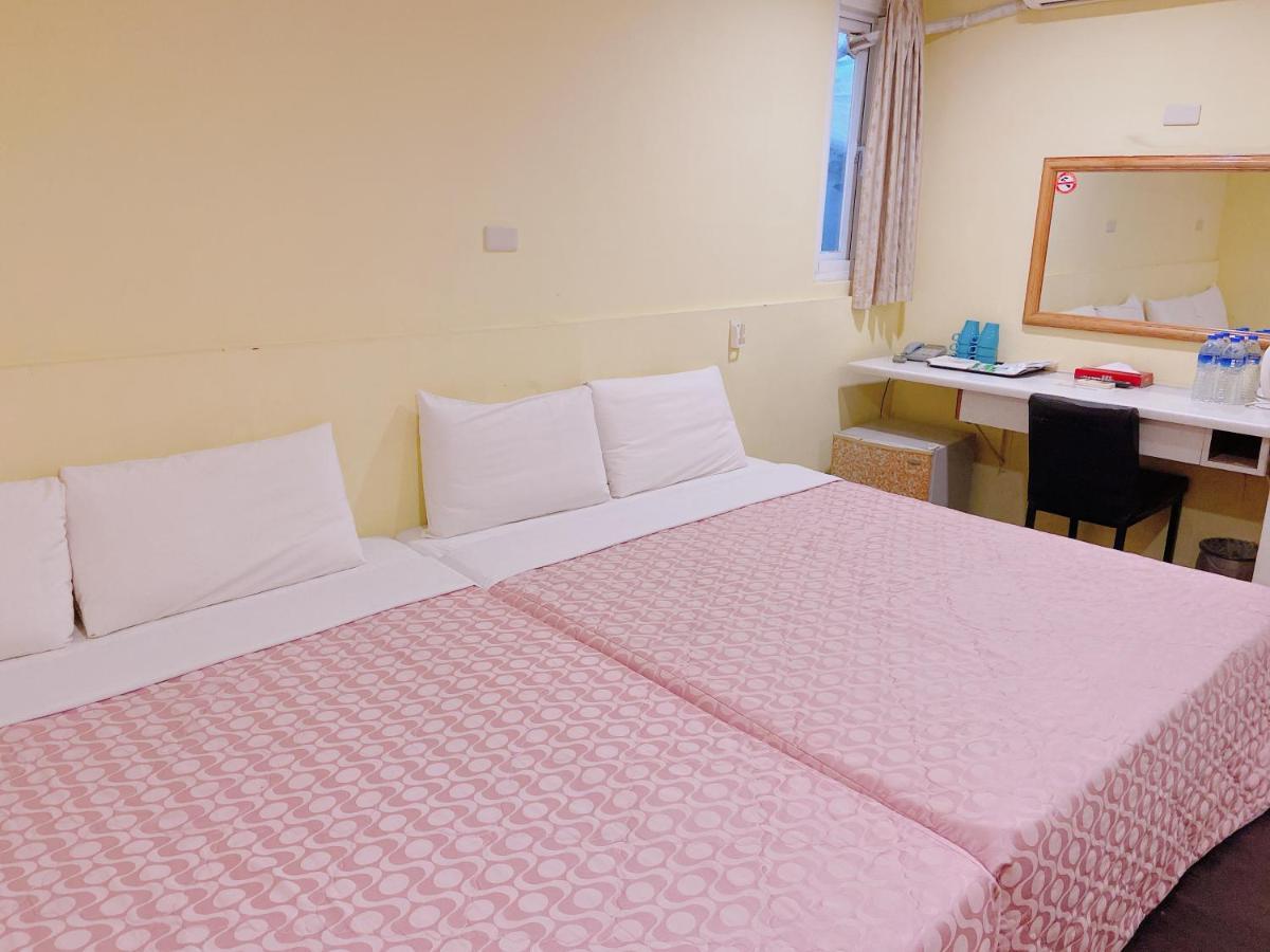 Ting B&B Hotel Kaohsiung Bagian luar foto