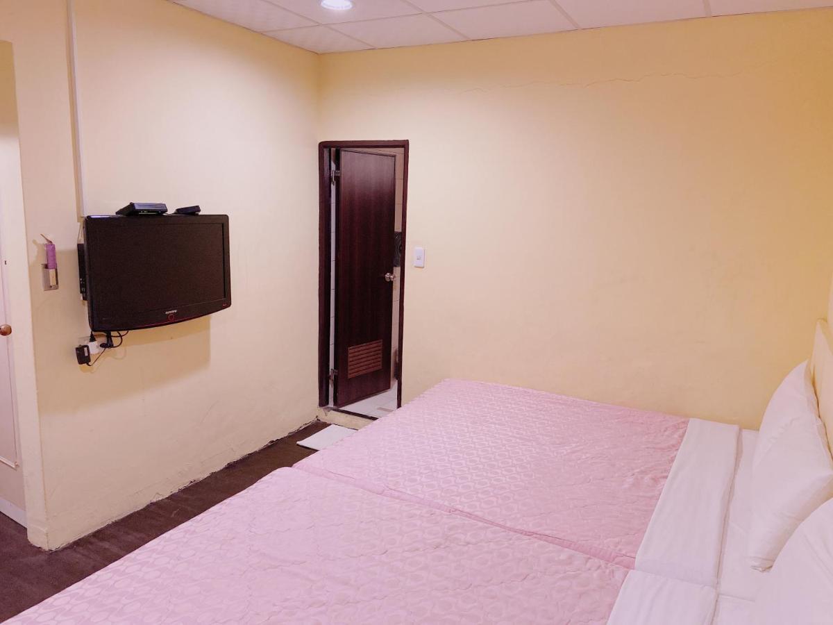 Ting B&B Hotel Kaohsiung Bagian luar foto