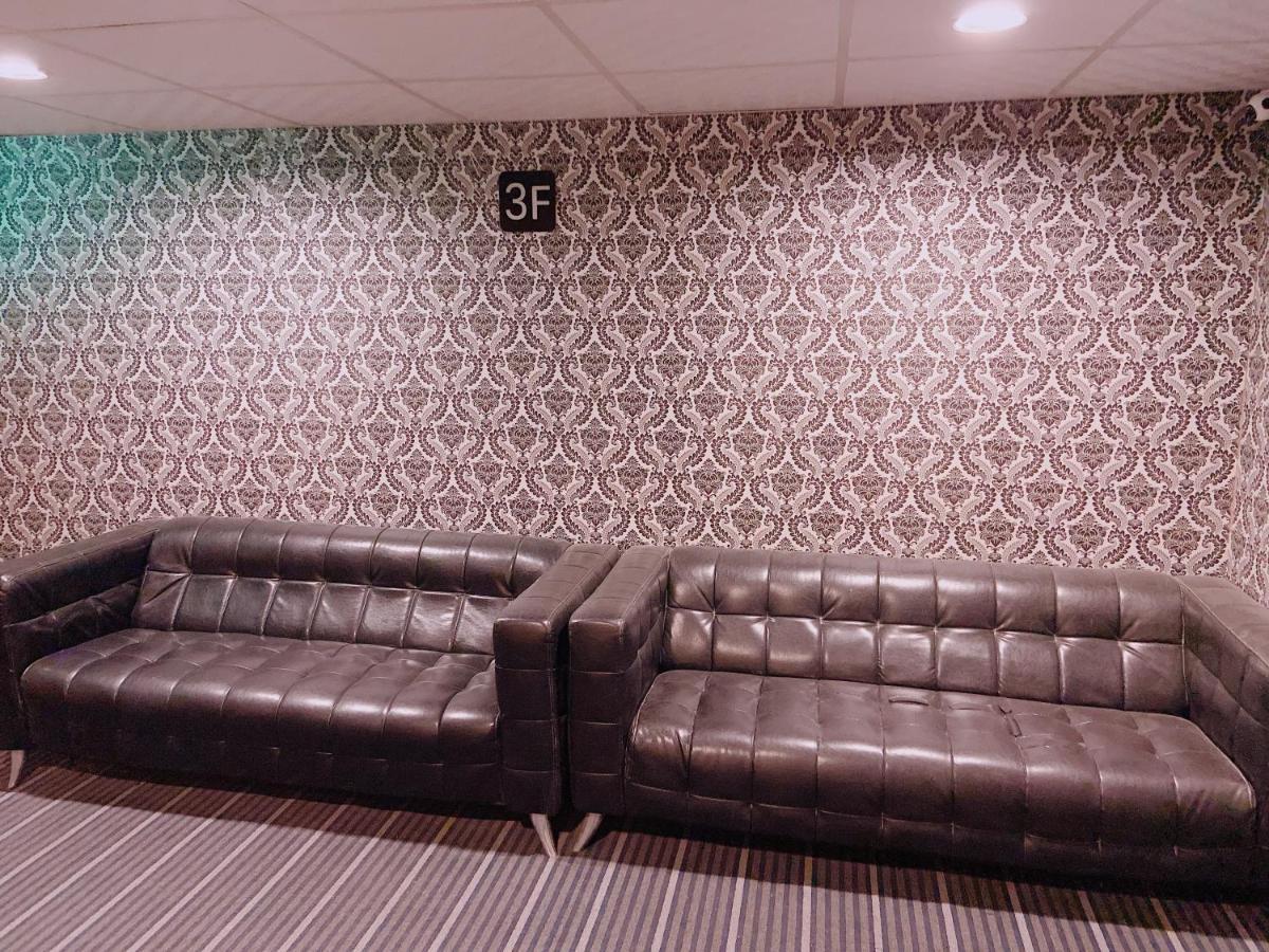 Ting B&B Hotel Kaohsiung Bagian luar foto