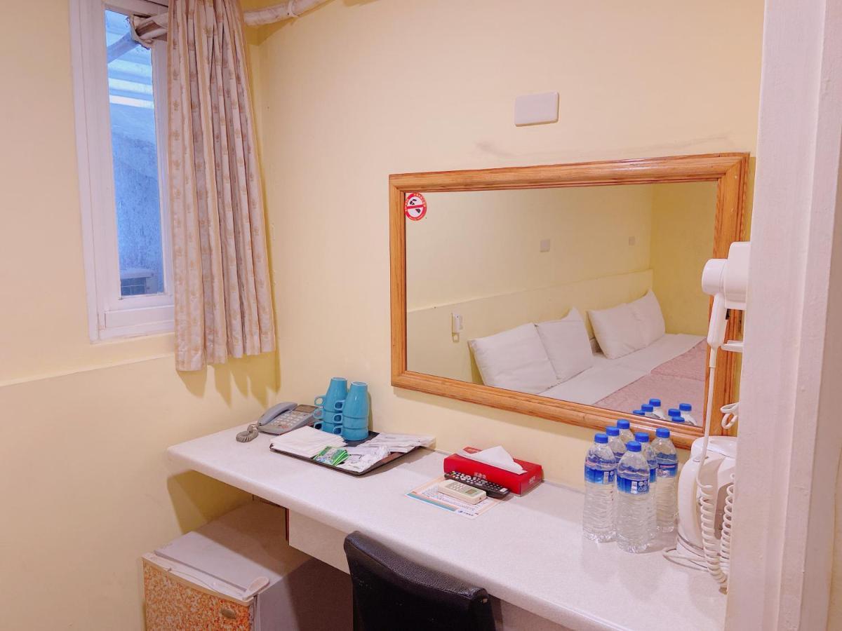 Ting B&B Hotel Kaohsiung Bagian luar foto