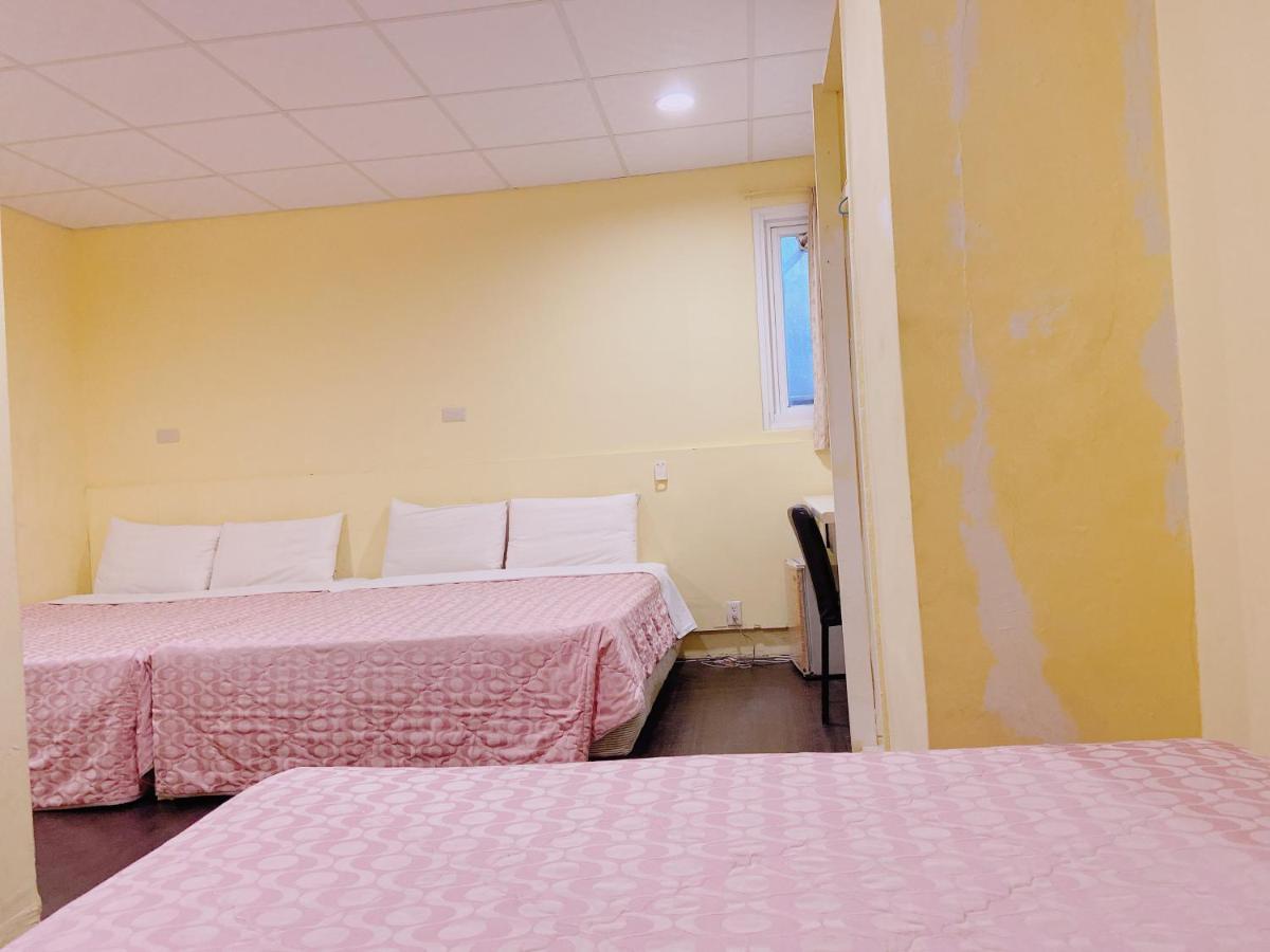 Ting B&B Hotel Kaohsiung Bagian luar foto
